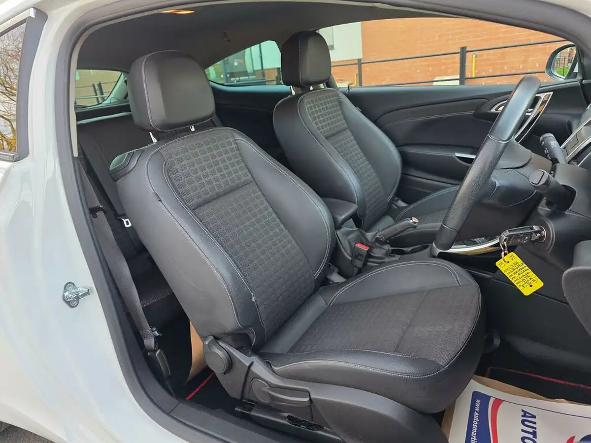2013-vauxhall-astra-gtc-16-sri-180ps-big-19