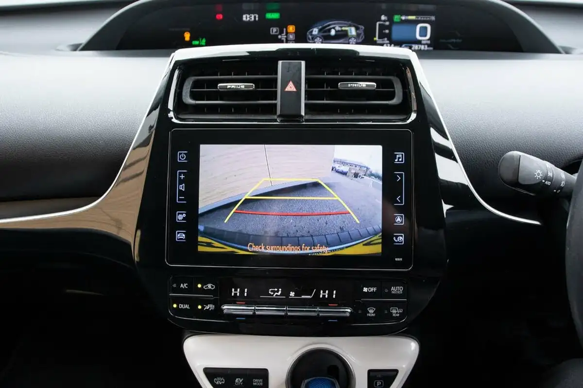 2017-toyota-prius-18-vvt-i-business-edition-plus-solar-roof-big-28