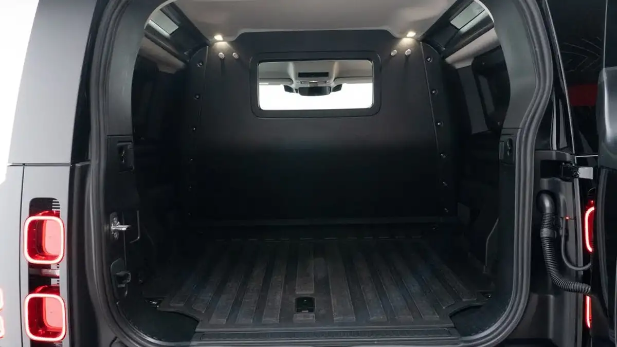 2024-land-rover-90-defender-30-d250-hard-top-standard-90-big-5