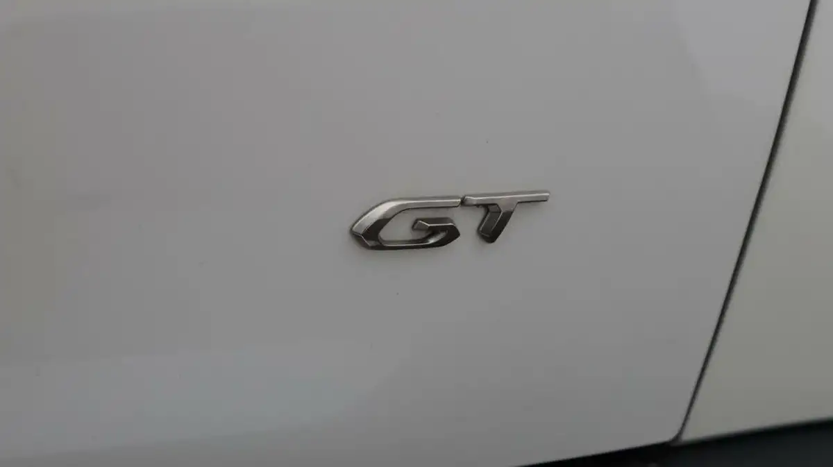 2022-peugeot-2008-suv-12-puretech-gt-big-24