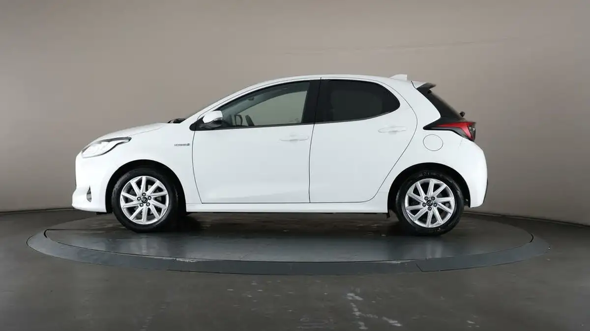 2021-toyota-yaris-15-vvt-i-design-big-33