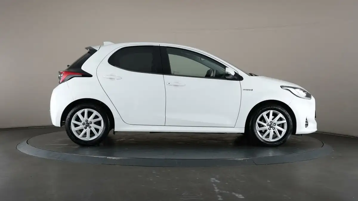2021-toyota-yaris-15-vvt-i-design-big-57
