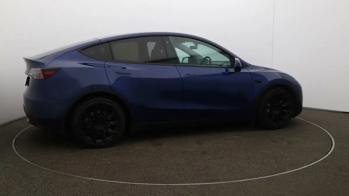 2023-tesla-model-y-e-rwd-big-48