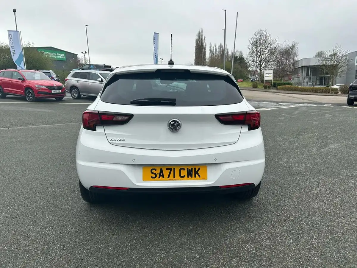 2021-vauxhall-astra-12-turbo-griffin-edition-hatchback-big-8