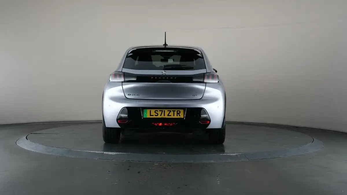 2021-peugeot-208-e-gt-premium-big-6