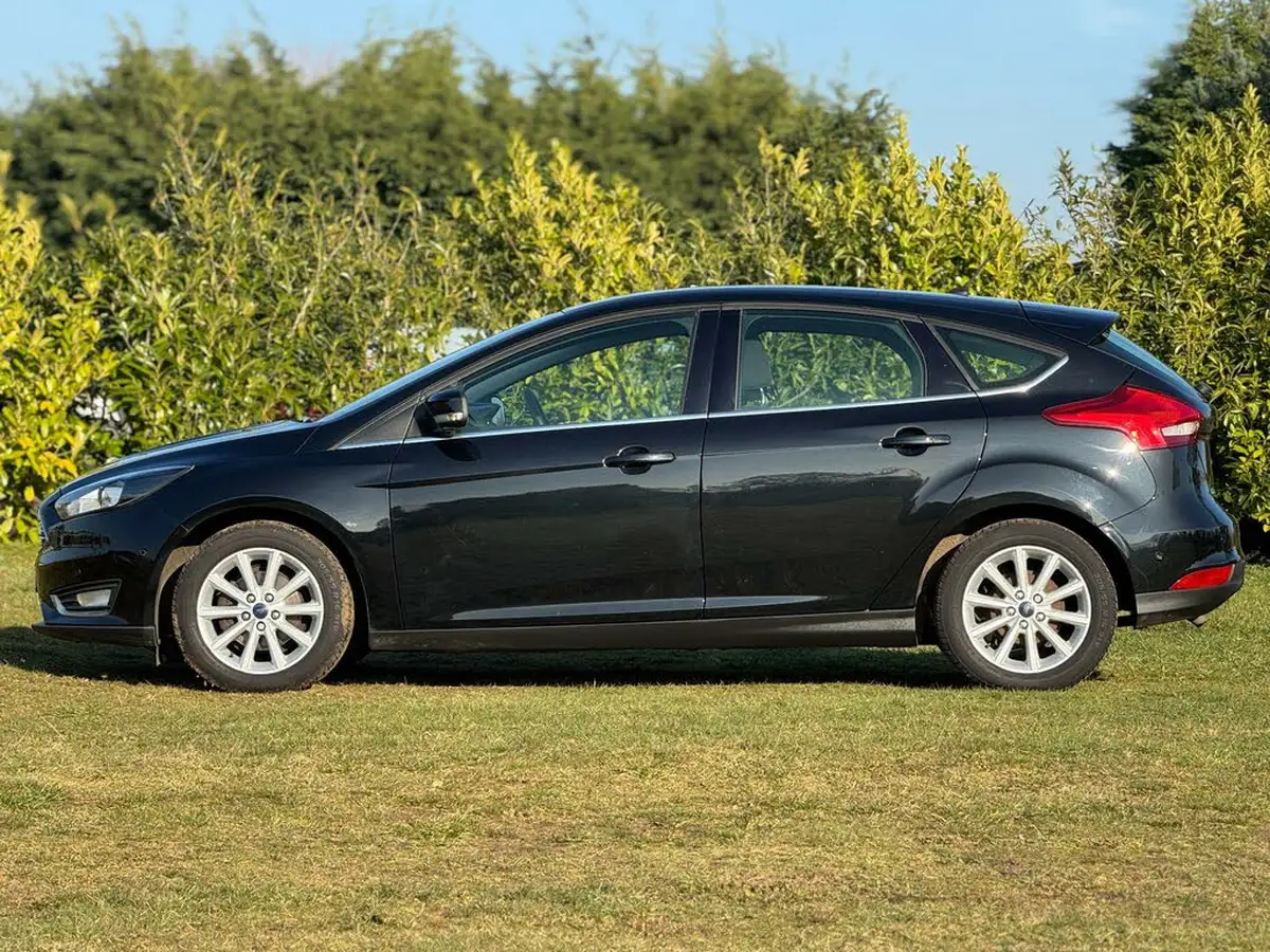 2015-ford-focus-10-titanium-t-125ps-hatchback-big-5