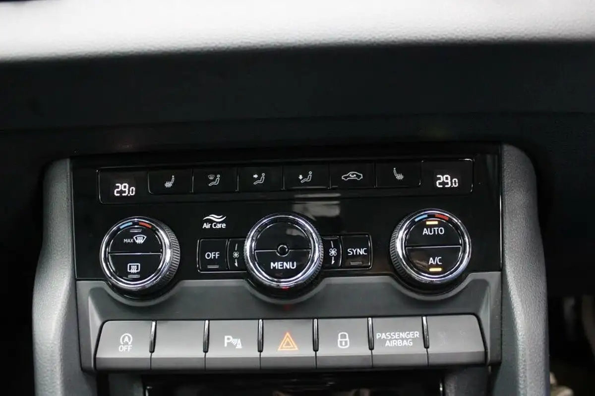 2019-skoda-karoq-16tdi-se-l-dsg-big-18