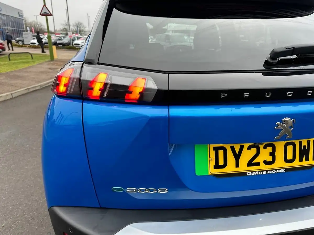 2023-peugeot-2008-suv-e-gt-136bhp-50kwh-station-wagon-big-26