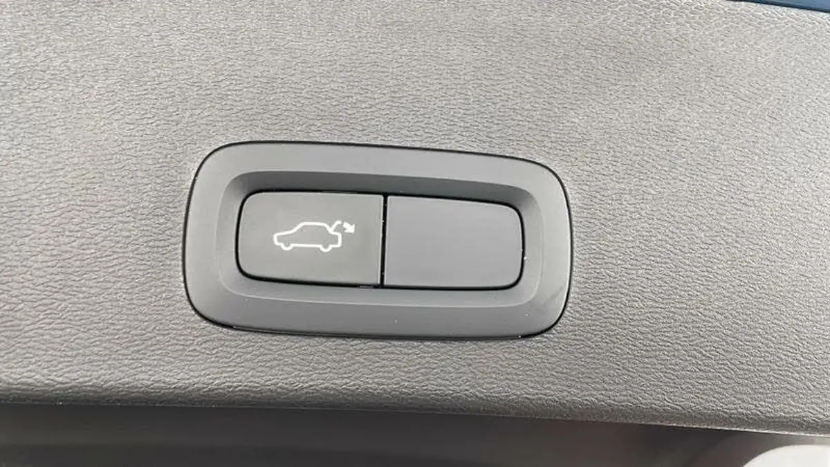 2024-volvo-xc40-20-b3-core-big-28