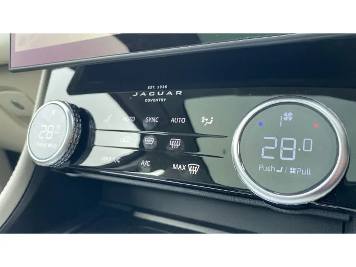 2022-jaguar-f-pace-20-d200-r-dynamic-hse-big-39