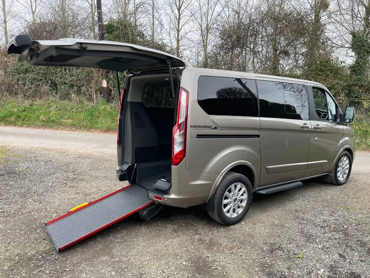 2019-ford-tourneo-custom-20tdci-310-l1-titanium-130ps-big-0