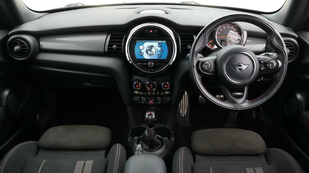 2019-mini-cooper-15-cooper-sport-hatchback-3d-big-9