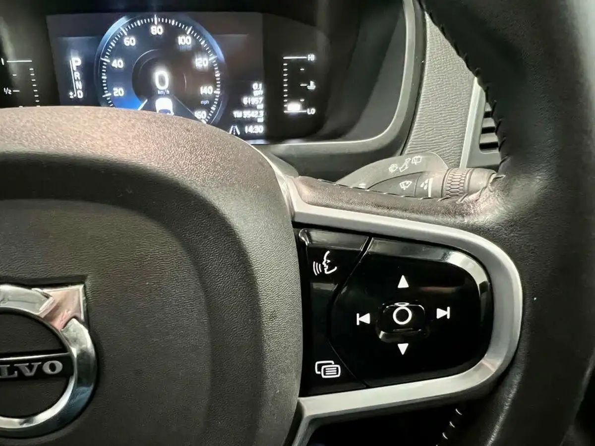2017-volvo-xc90-20td-d5-momentum-pro-awd-big-18