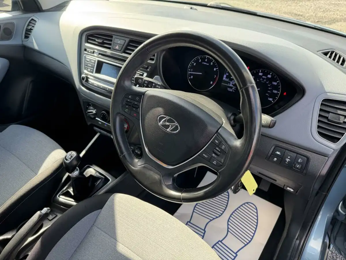 2016-hyundai-i20-12-se-hatchback-5d-big-31