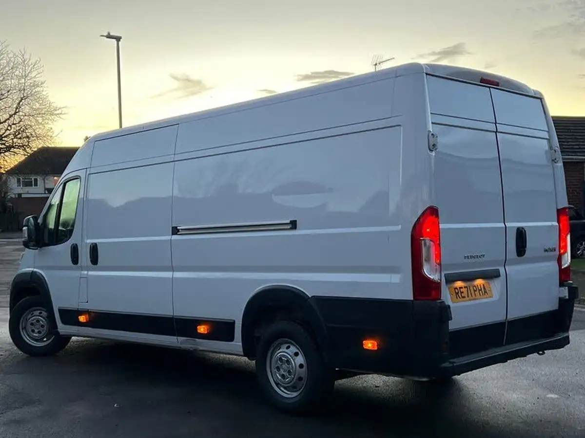 2021-peugeot-boxer-22-bluehdi-professional-435-l4-h2-140bhpeu6dt-big-31