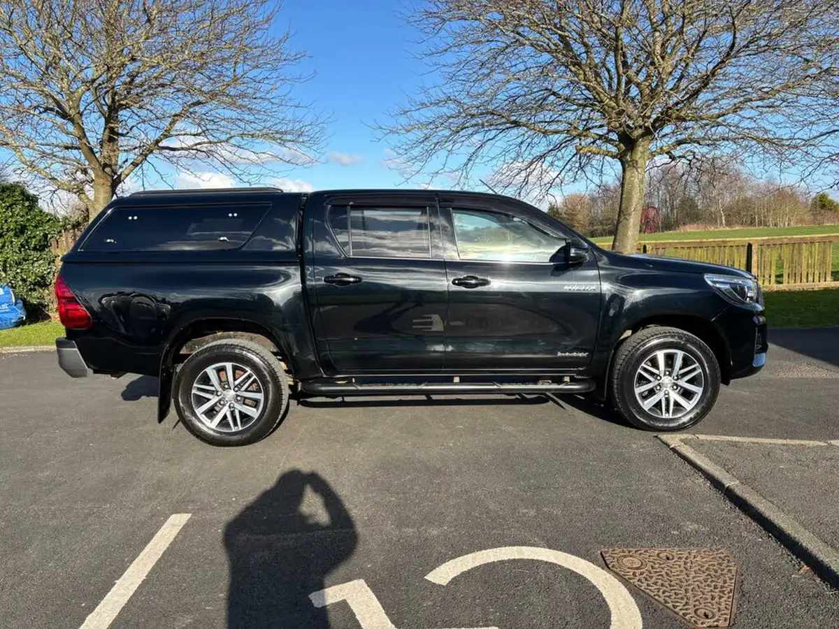 2019-toyota-hi-lux-24d-4d-invincible-x-150hpeu6dt-e-32t-auto-big-7