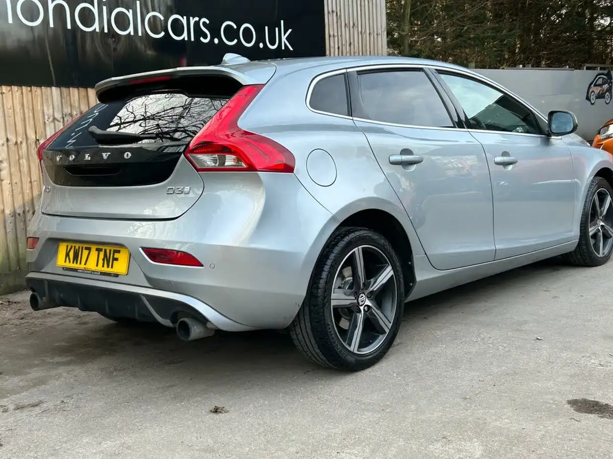2017-volvo-v40-20td-d3-r-design-nav-plus-big-18