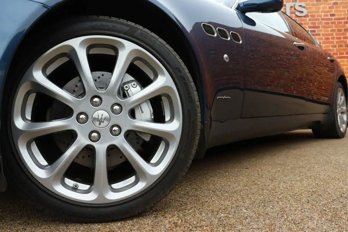 2006-maserati-quattroporte-42-seq-big-6