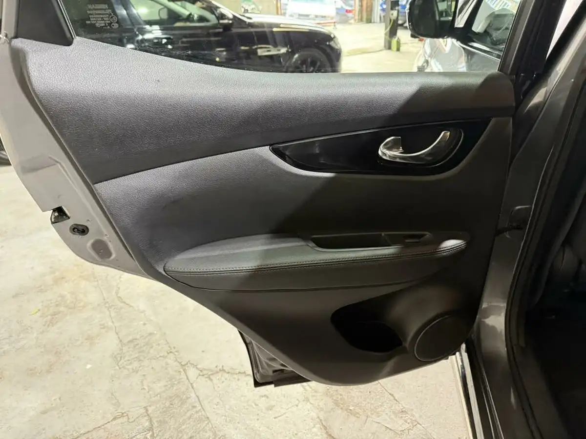 2015-nissan-qashqai-16dci-tekna-4x4-glass-roof-big-11