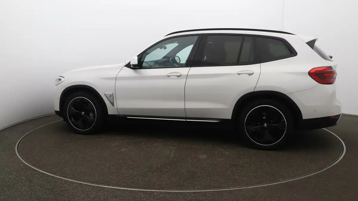 2021-bmw-ix3-e-premier-edition-big-54