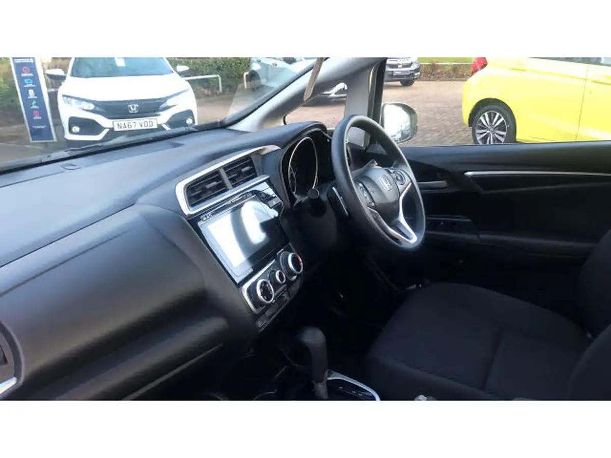 2019-honda-jazz-13-i-vtec-se-navi-cvt-big-1