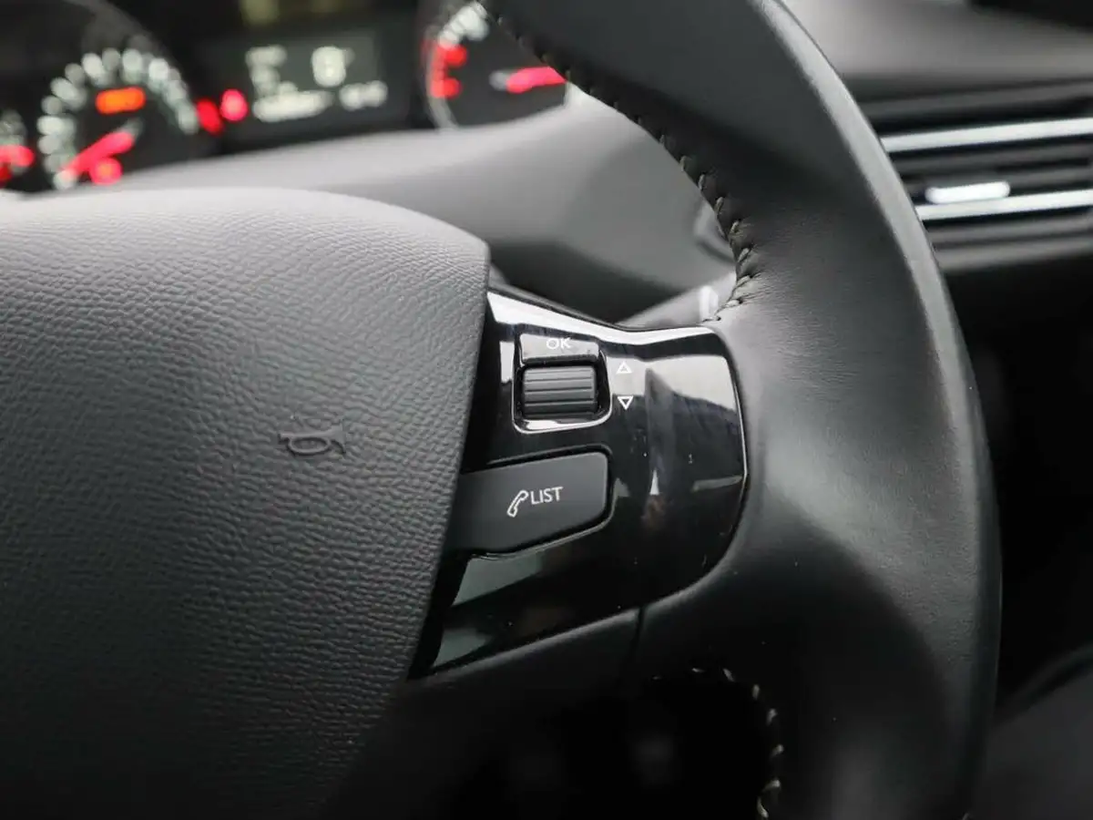 2020-peugeot-308-sw-12-puretech-allure-130bhp-big-22