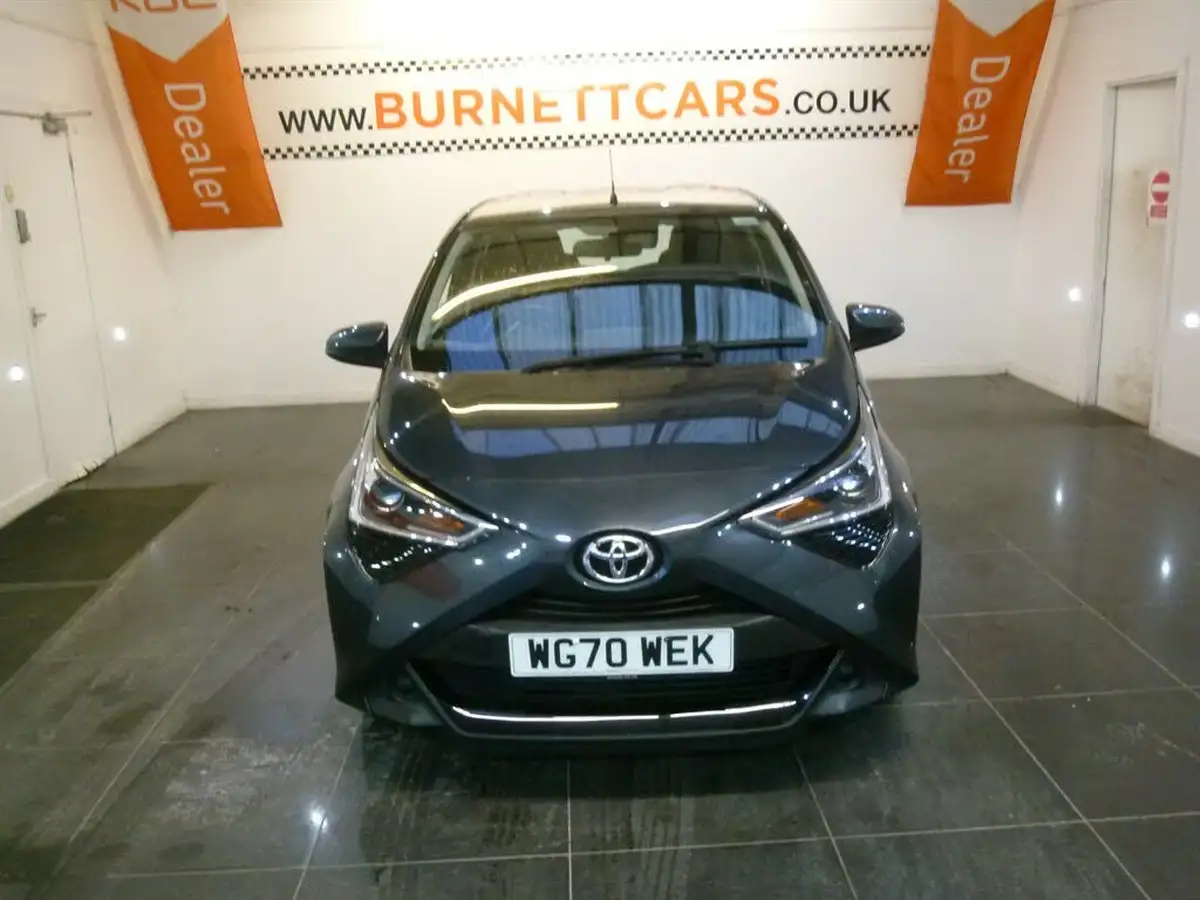 2021-toyota-aygo-10-vvt-i-x-play-tss-big-3