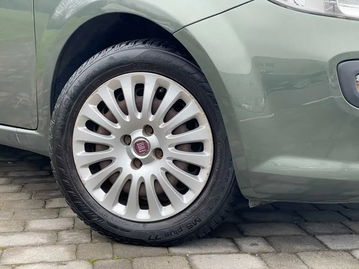 2010-fiat-punto-evo-14-active-5d-big-17