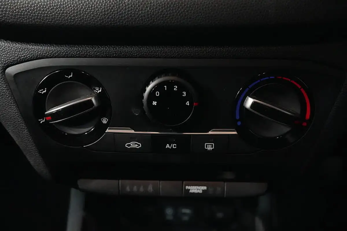2020-hyundai-i20-12-play-big-43