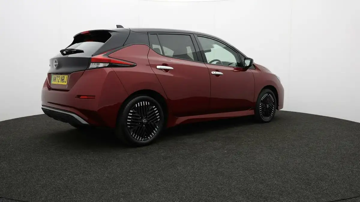2023-nissan-leaf-e-tekna-39kwh-big-32