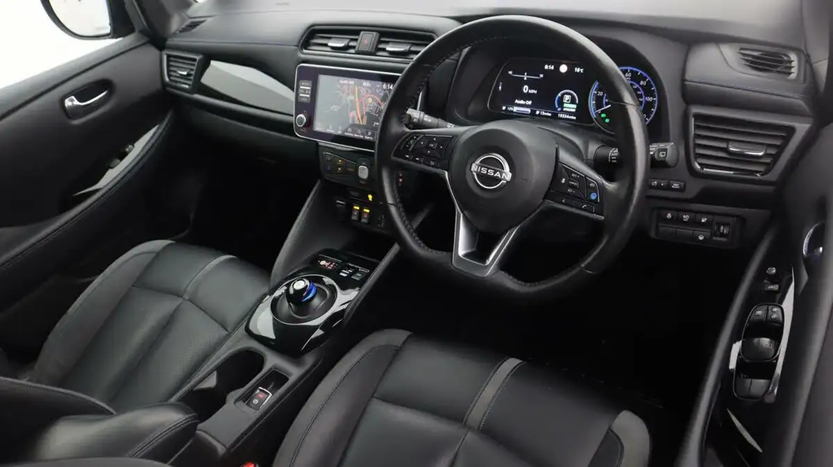 2023-nissan-leaf-e-tekna-39kwh-big-8