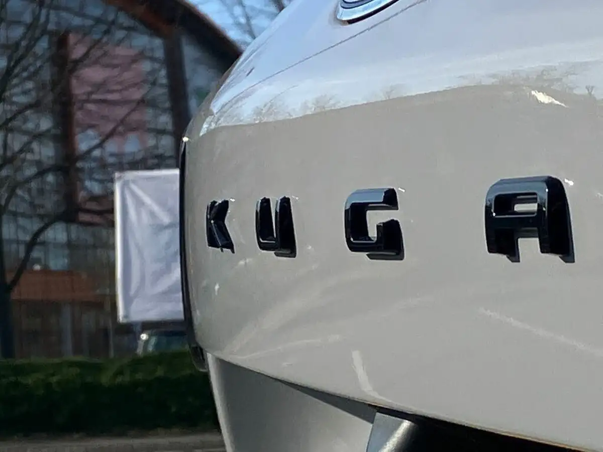 2023-ford-kuga-25t-graphite-tech-edition-225ps-phev-big-58