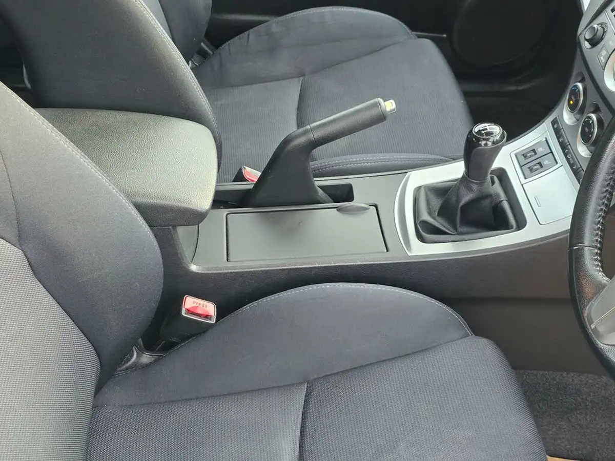 2010-mazda-mazda3-16-takuya-big-31
