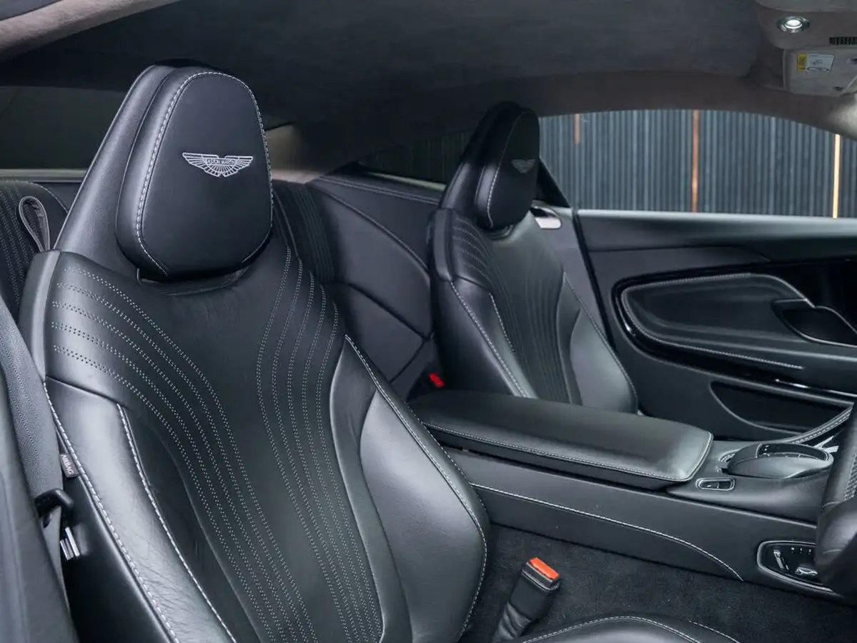2019-aston-martin-db11-40-v8-big-1