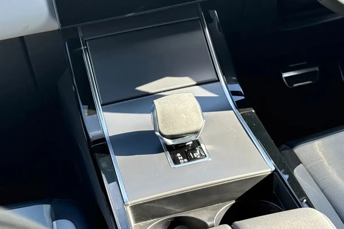 2023-land-rover-range-rover-velar-20-d200-dynamic-se-big-13
