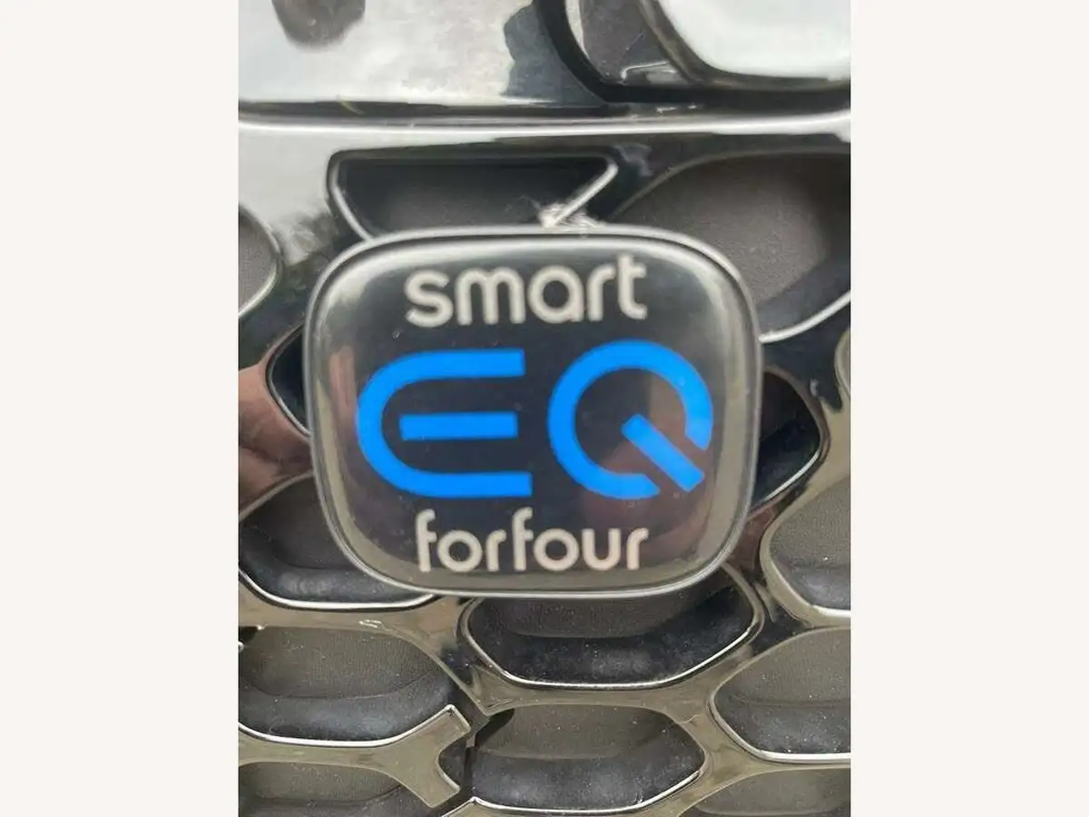 2021-smart-forfour-eq-premium-big-17