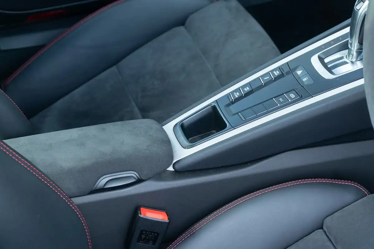 2014-porsche-911-38-gt3-big-26