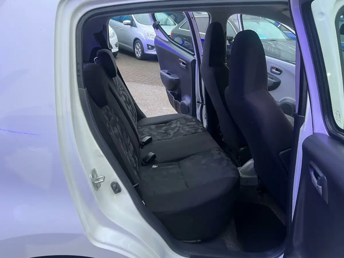 2012-suzuki-alto-10-sz3-big-25
