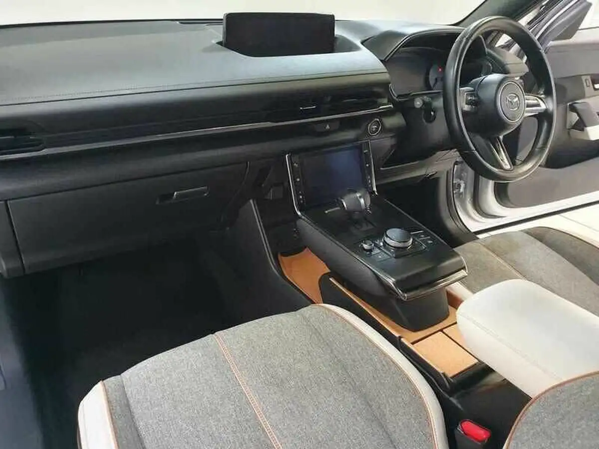 2021-mazda-mx-30-e-sport-lux-big-21