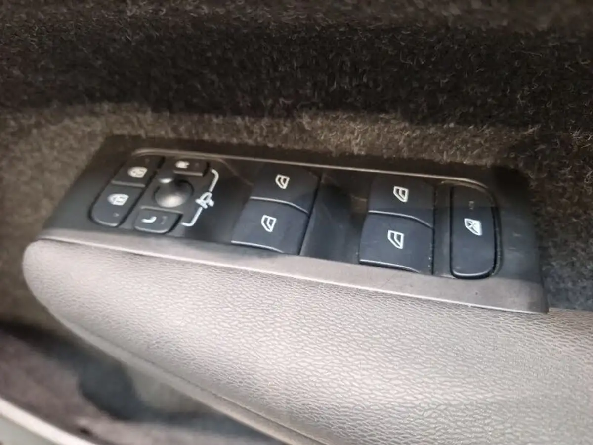 2020-volvo-xc40-20-b4-momentum-awd-big-15