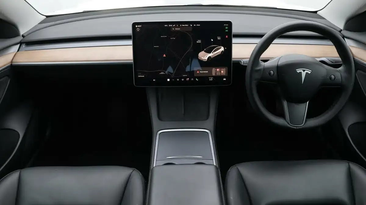 2021-tesla-model-3-e-long-range-awd-big-13