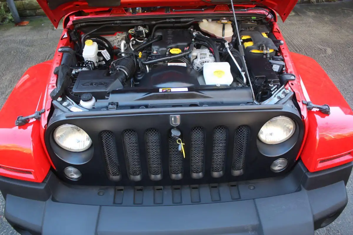 2015-jeep-wrangler-28crd-sahara-3d-big-16
