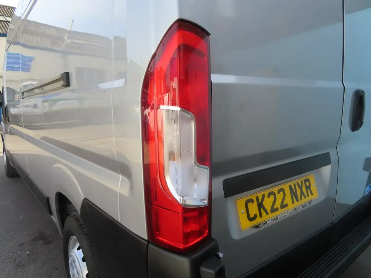 2022-peugeot-boxer-22-bluehdi-professional-335-l3-h2-panel-big-23