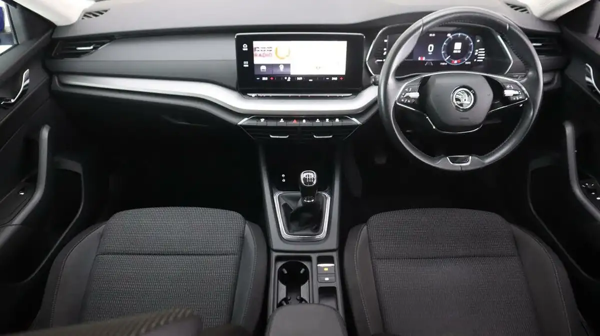 2021-skoda-octavia-20tdi-se-technology-115ps-scr-estate-big-13