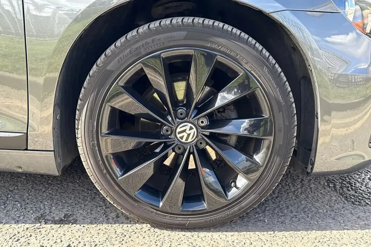 2015-volkswagen-scirocco-14-big-8