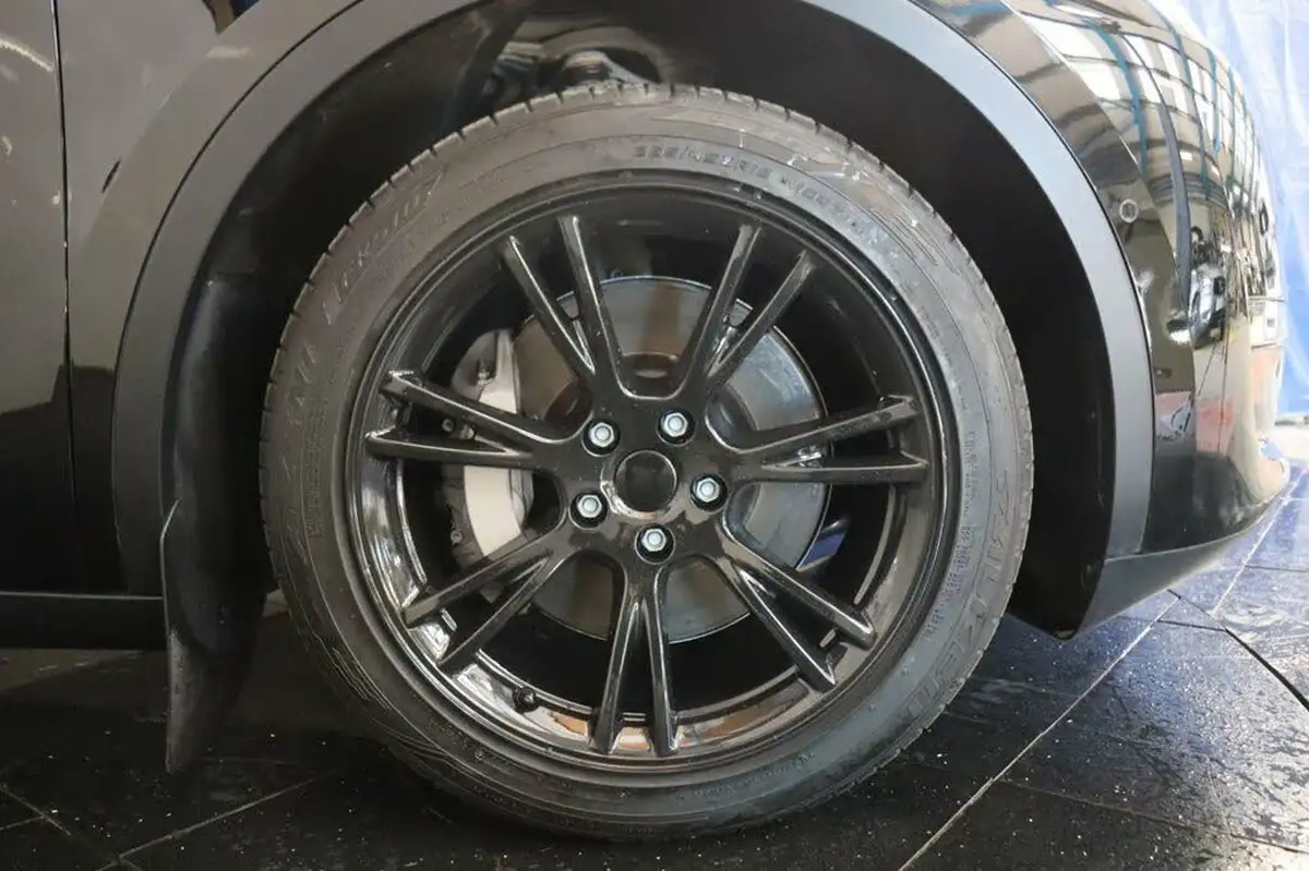 2022-tesla-model-y-e-long-range-big-28