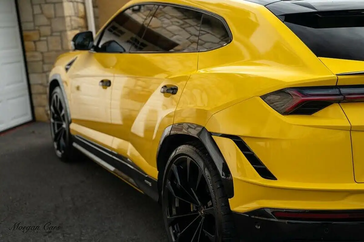 2023-lamborghini-urus-40-no-trim-big-14