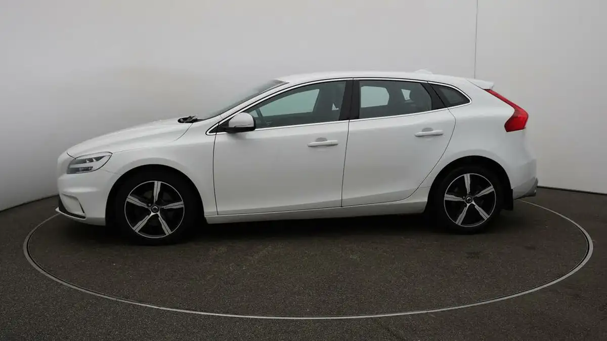 2019-volvo-v40-20-t2-r-design-big-4