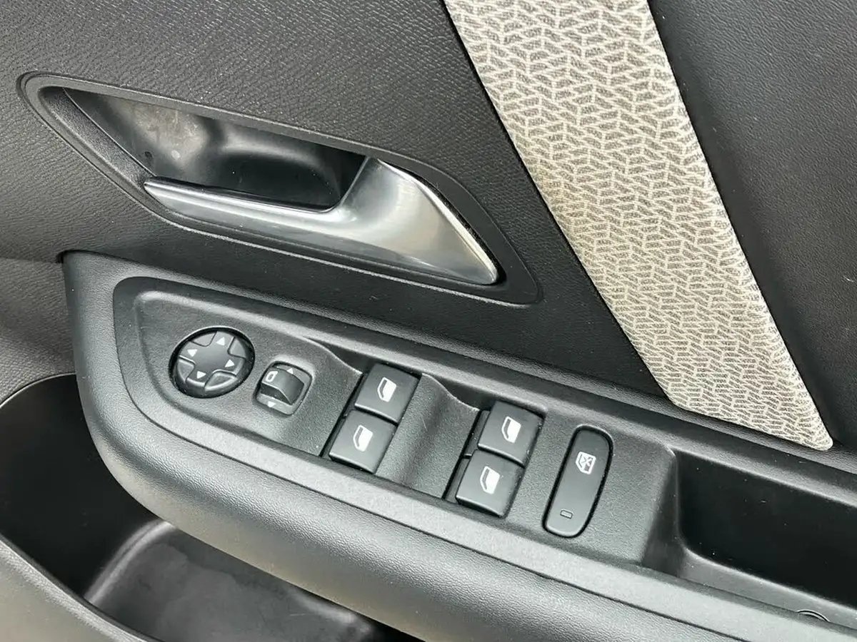 2022-citroen-c4-12-puretech-sense-big-17