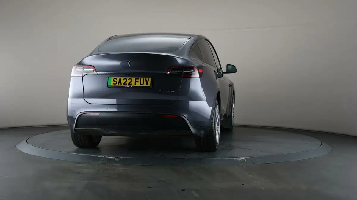 2022-tesla-model-y-e-long-range-big-64